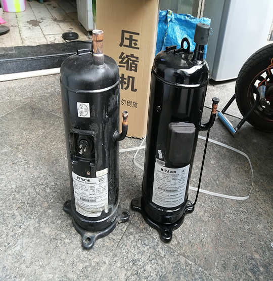 巴林右中央空调压缩机的更换维修